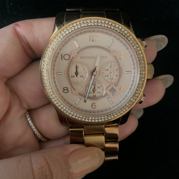 Michael kors oversized rose gold women’s watch. - Picture 3 of 3